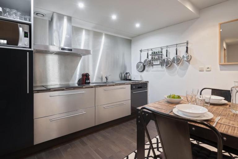 Guestready - Superbe Maison De Ville Duplex Lyon Buitenkant foto